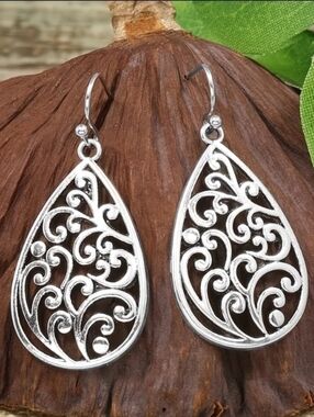Elegant Scrollwork Silver Filigree Teardrop Dangle Earrings. New!